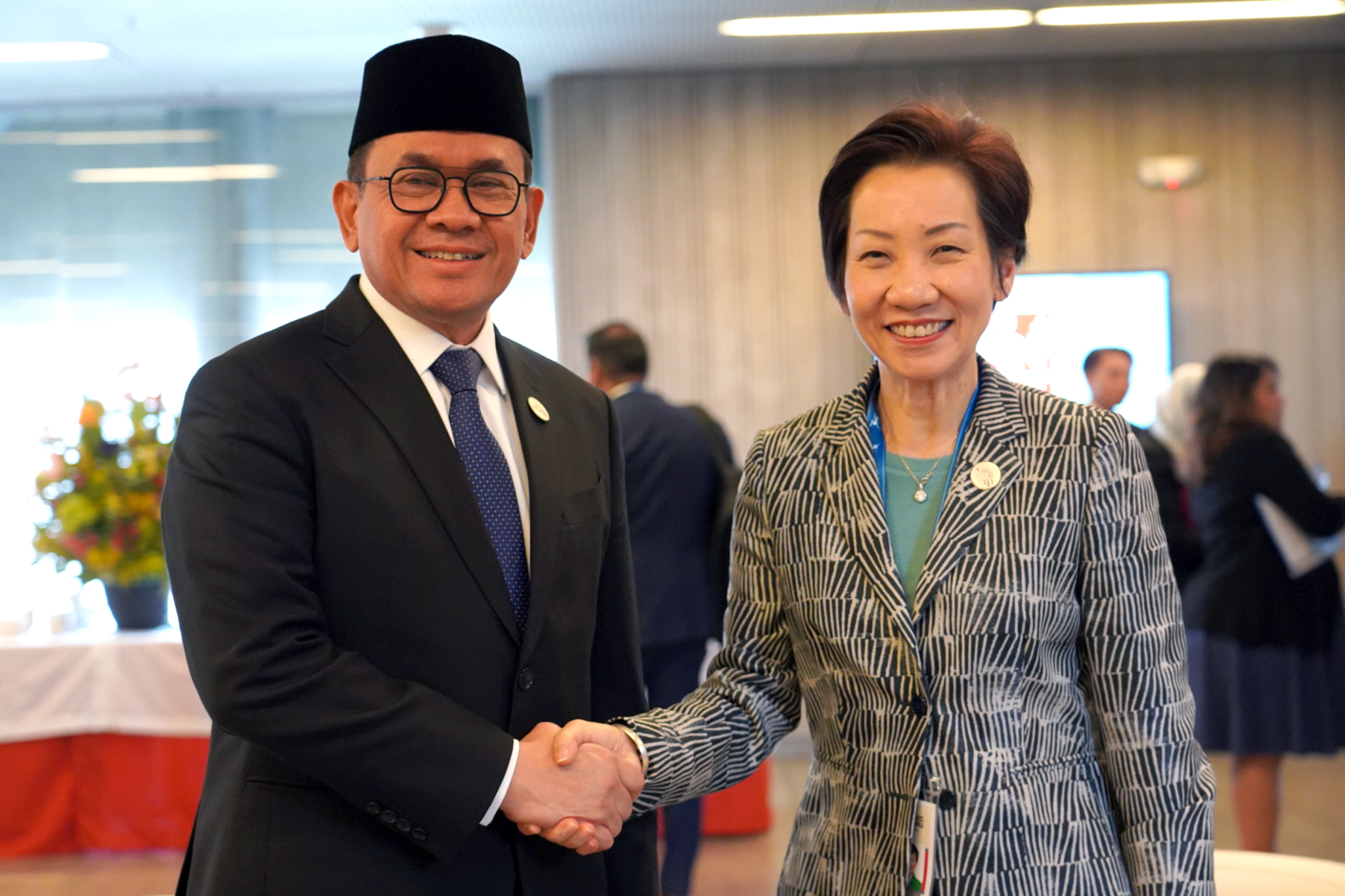 Pertemuan Bilateral Menteri Perdagangan RI dengan Menteri Keberlanjutan dan Lingkungan Hidup serta Menteri Hubungan Perdagangan Singapura